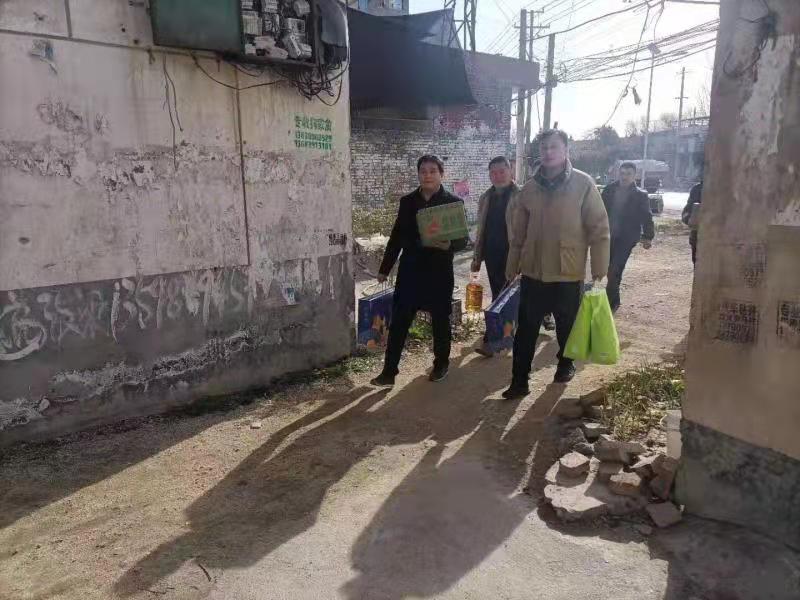 �������Ž�ǰο��ƶ��������������ŨŨ��עů����