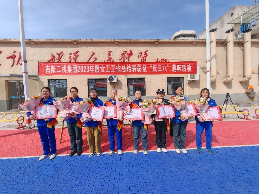 �ذ�Ůְ��������������������ů����졪��ɭ��������-׷�󽡿�,����һ��ɳ����ž���Ů�������ܽ������ߡ������ˡ���������˶�